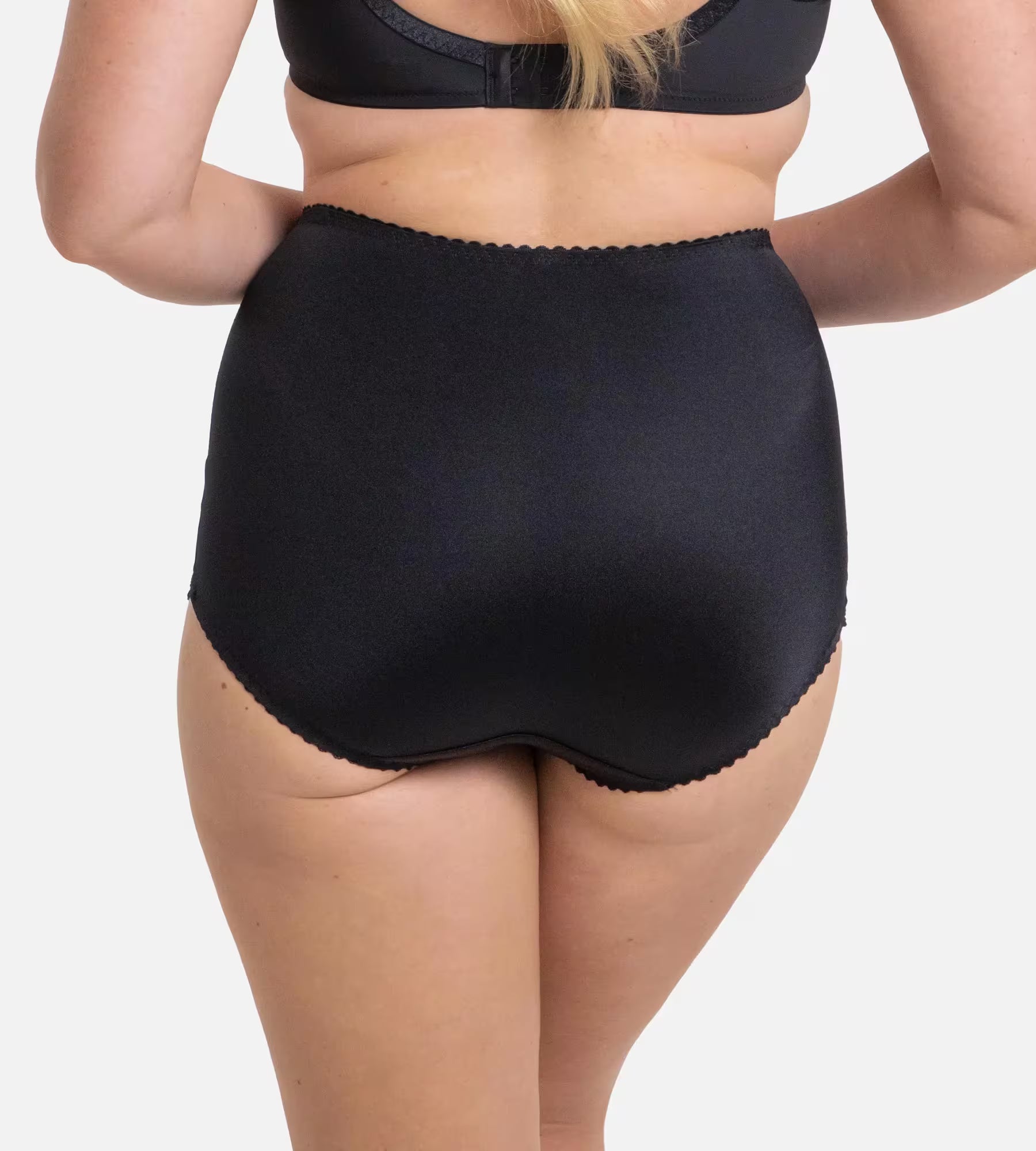 Triumph Tum-E-Lace shapewear pant with tummy control, seamless design, and lace details for slimming fit.