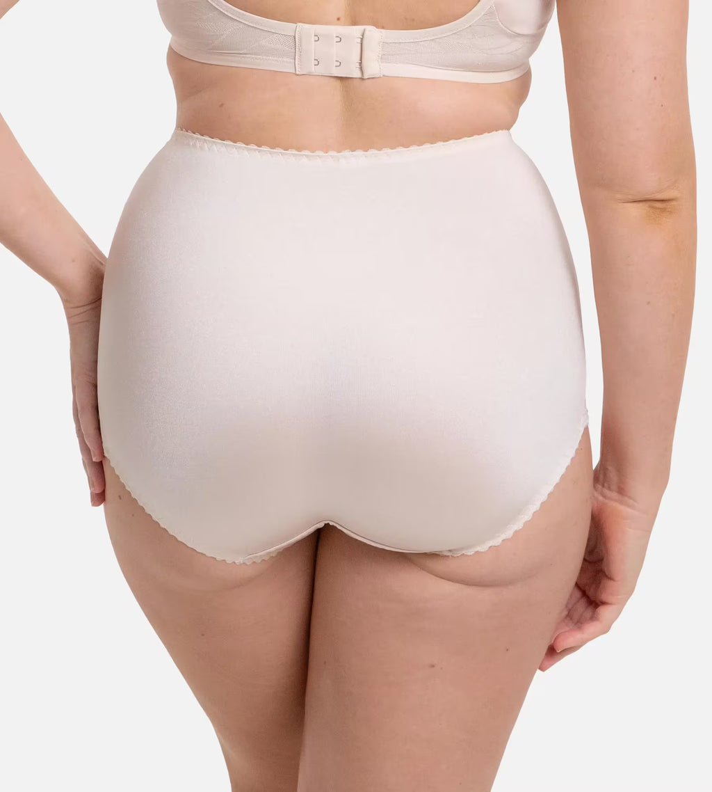 Triumph Tum-E-Lace shapewear pant with tummy control, featuring lace detailing and seamless design for a smooth silhouette.