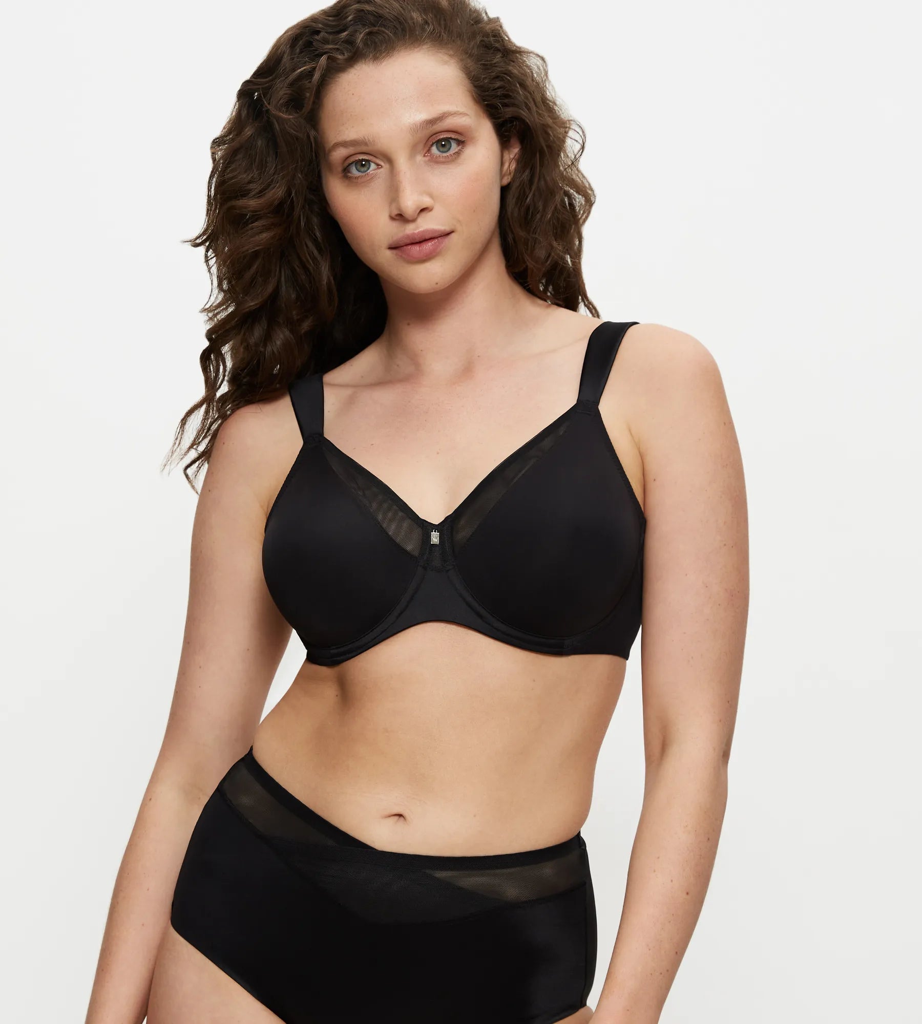 Black Triumph True Shape Sensation Minimiser Underwire Bra with smooth cups and adjustable straps, designed for comfortable support.