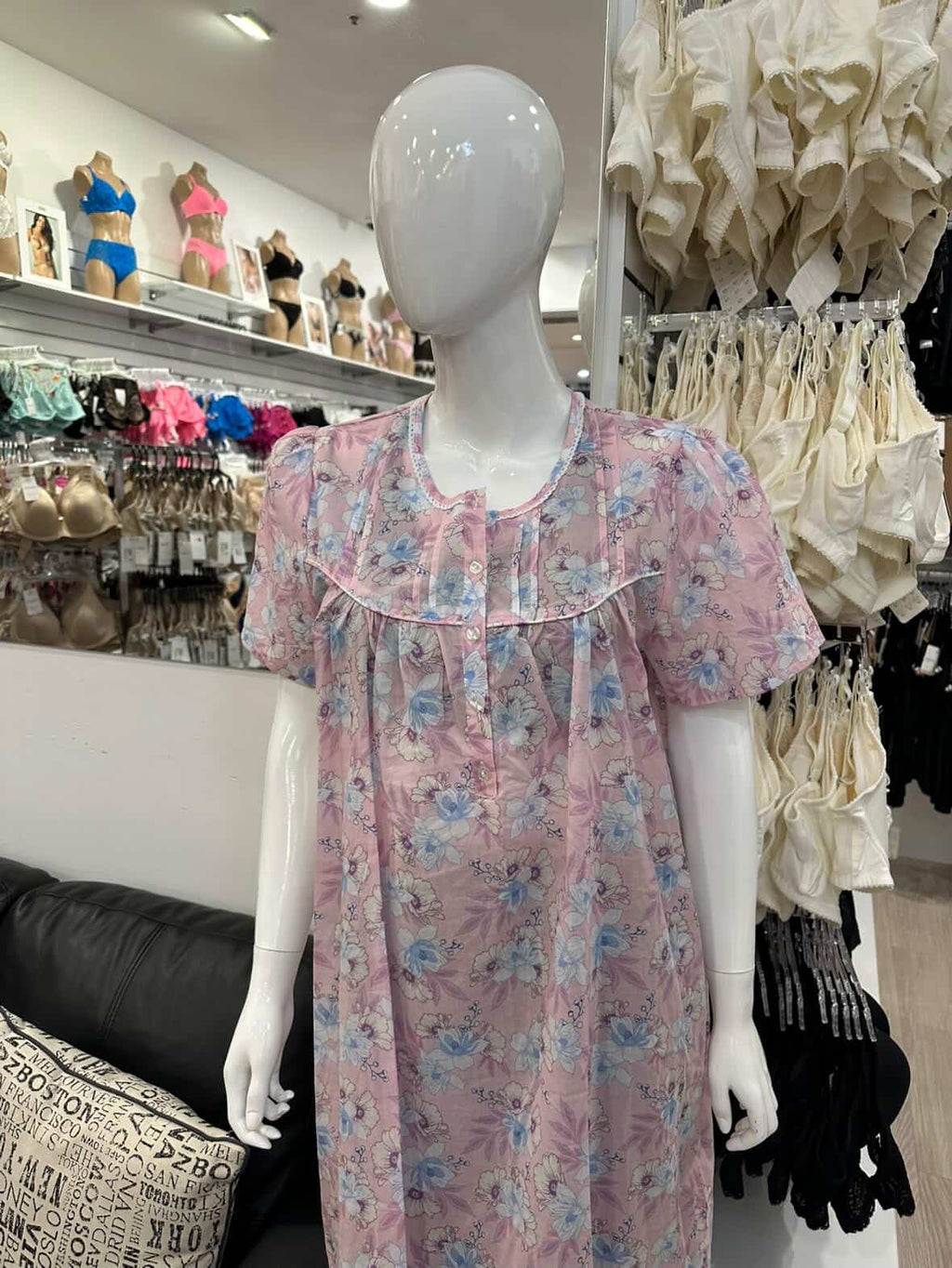 Givoni Avery ladies pink floral short-sleeve nightie, lightweight sleepwear with a short length and floral pattern, comfortable and stylish.