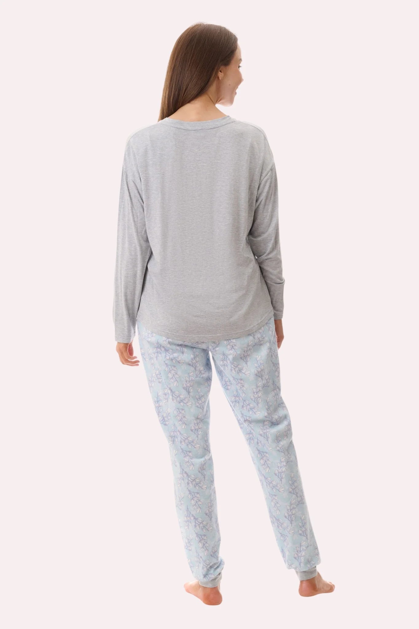 Givoni Jamie Ski Modal Pyjama Set in mint color, cozy sleepwear with a relaxed fit, designed for comfortable nighttime lounging.