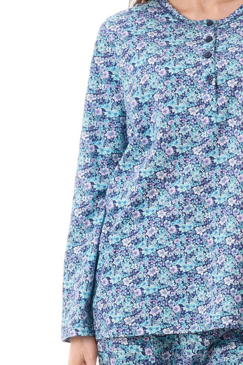 Givoni Jada Ski Pyjama sleepwear set with a cozy, patterned top and matching bottoms, ideal for comfortable winter nights.