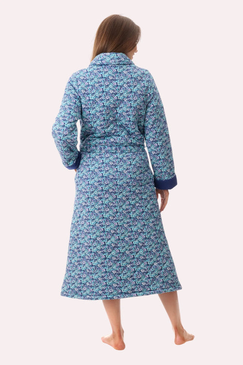 Givoni Jada mid-length quilted dressing gown, cozy sleepwear with a soft quilted texture, shown from the back in natural fabric.