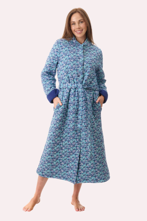 GIVONI Jada mid-length quilted dressing gown, cozy sleepwear with quilted fabric, front view showing soft, comfortable design.