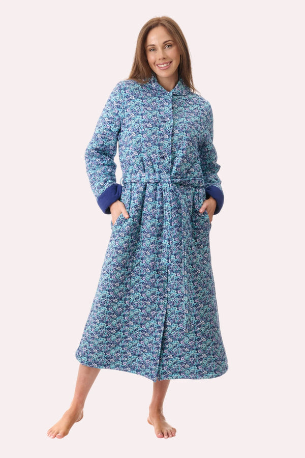 GIVONI Jada mid-length quilted dressing gown, cozy sleepwear with quilted fabric, front view showing soft, comfortable design.