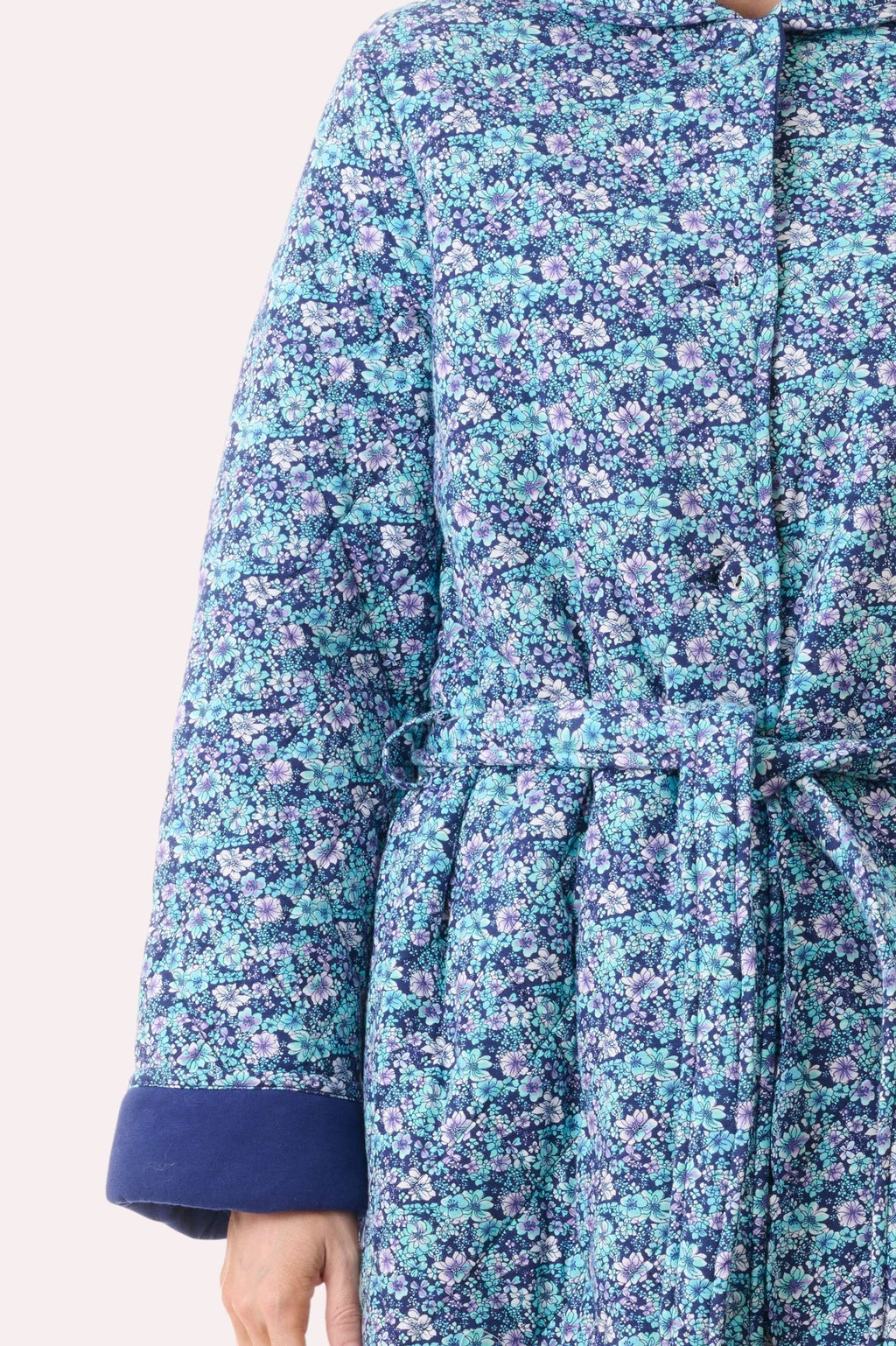 GIVONI Jada mid-length quilted dressing gown in soft, cozy sleepwear with a quilted pattern, ideal for comfortable lounging.
