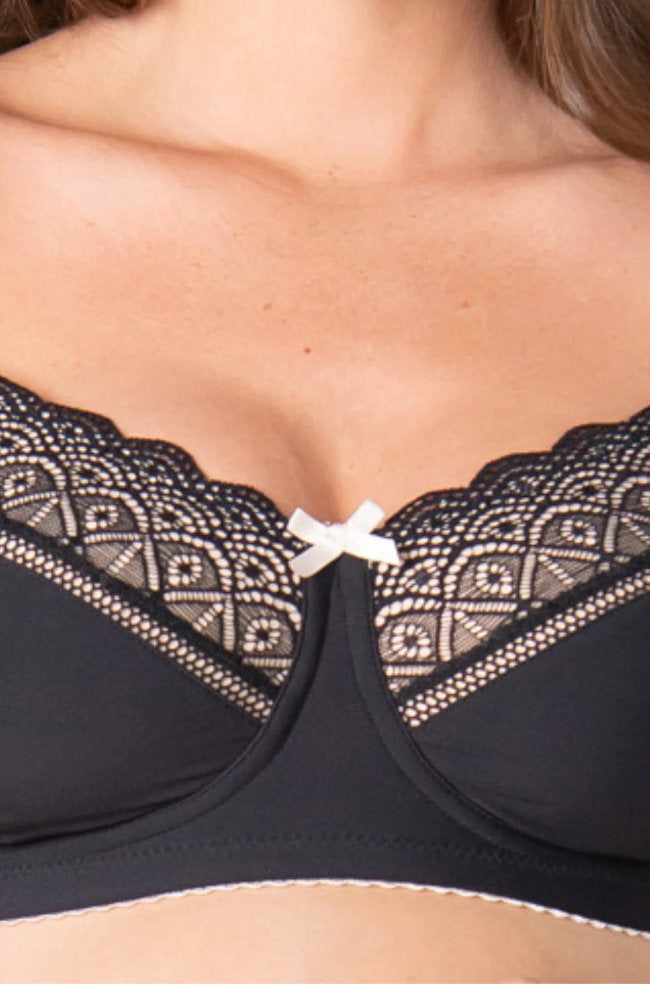 Show Off Maternity Bra (Black) Available in 20H only