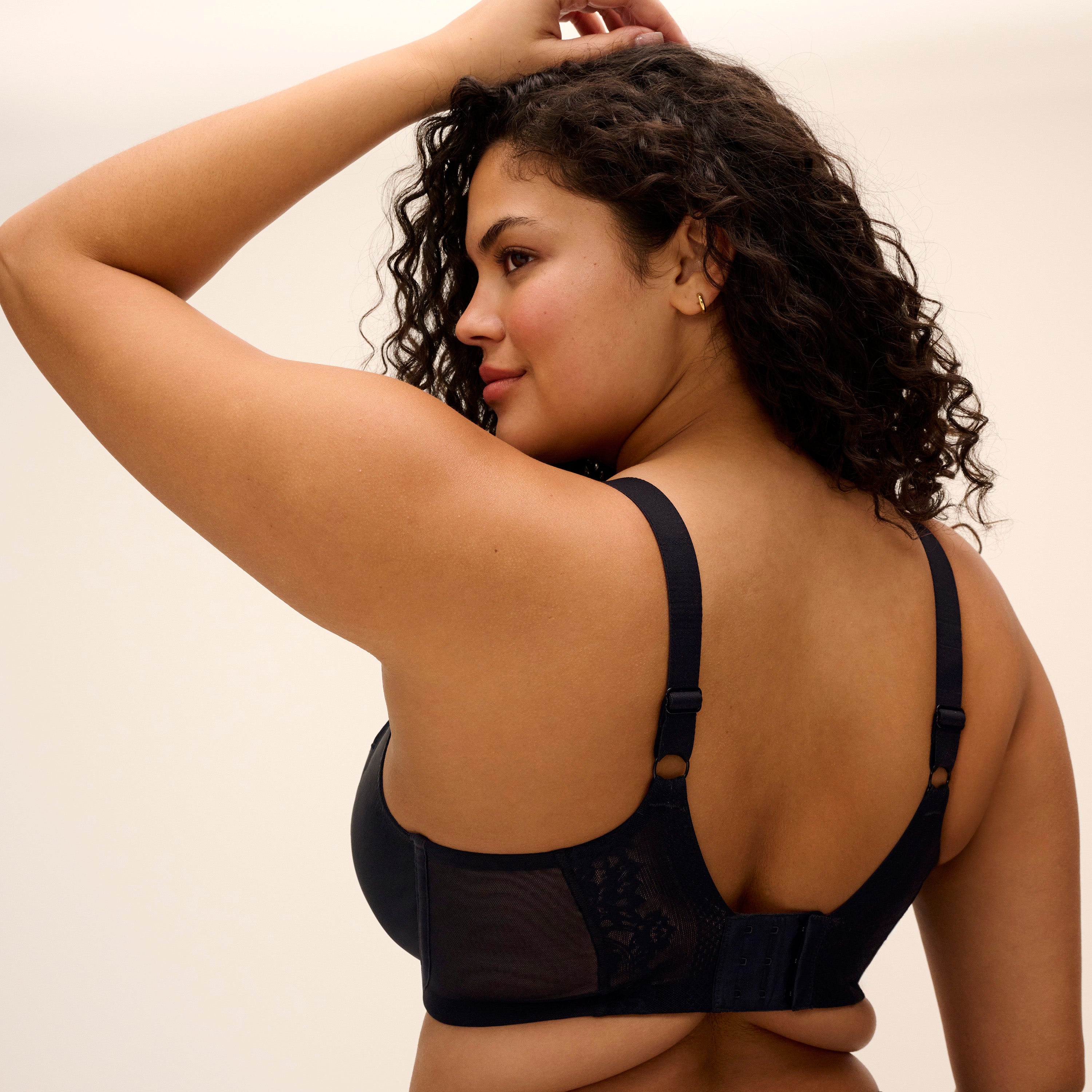 Black Nerina Uw Plunge Bra by Elomi, featuring stretch fabric, with smooth cups and adjustable straps for a comfortable fit.