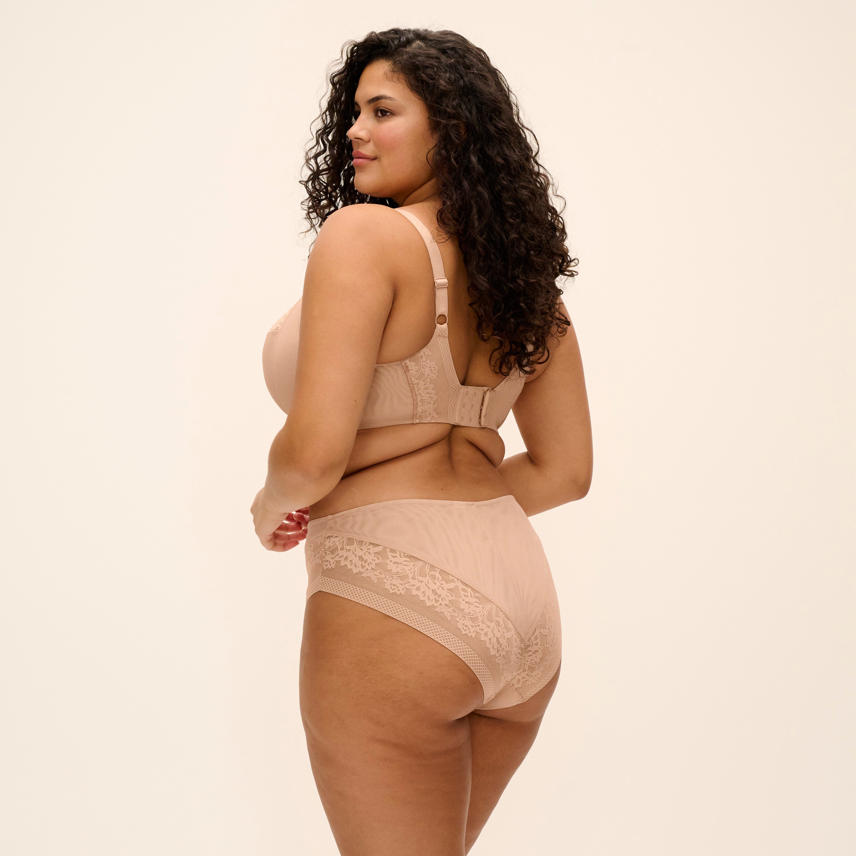 ELOMI Nerina underwire plunge bra in Sahara with stretch fabric, showcasing smooth cups and adjustable straps.