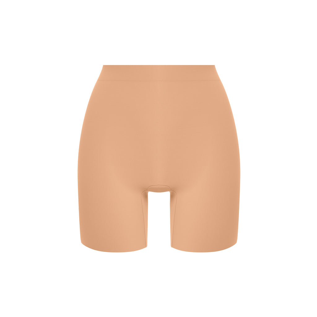 Wacoal Shape Revelation Hourglass Thigh Shaper in praline color, seamless shapewear enhancing curves and providing thigh support.