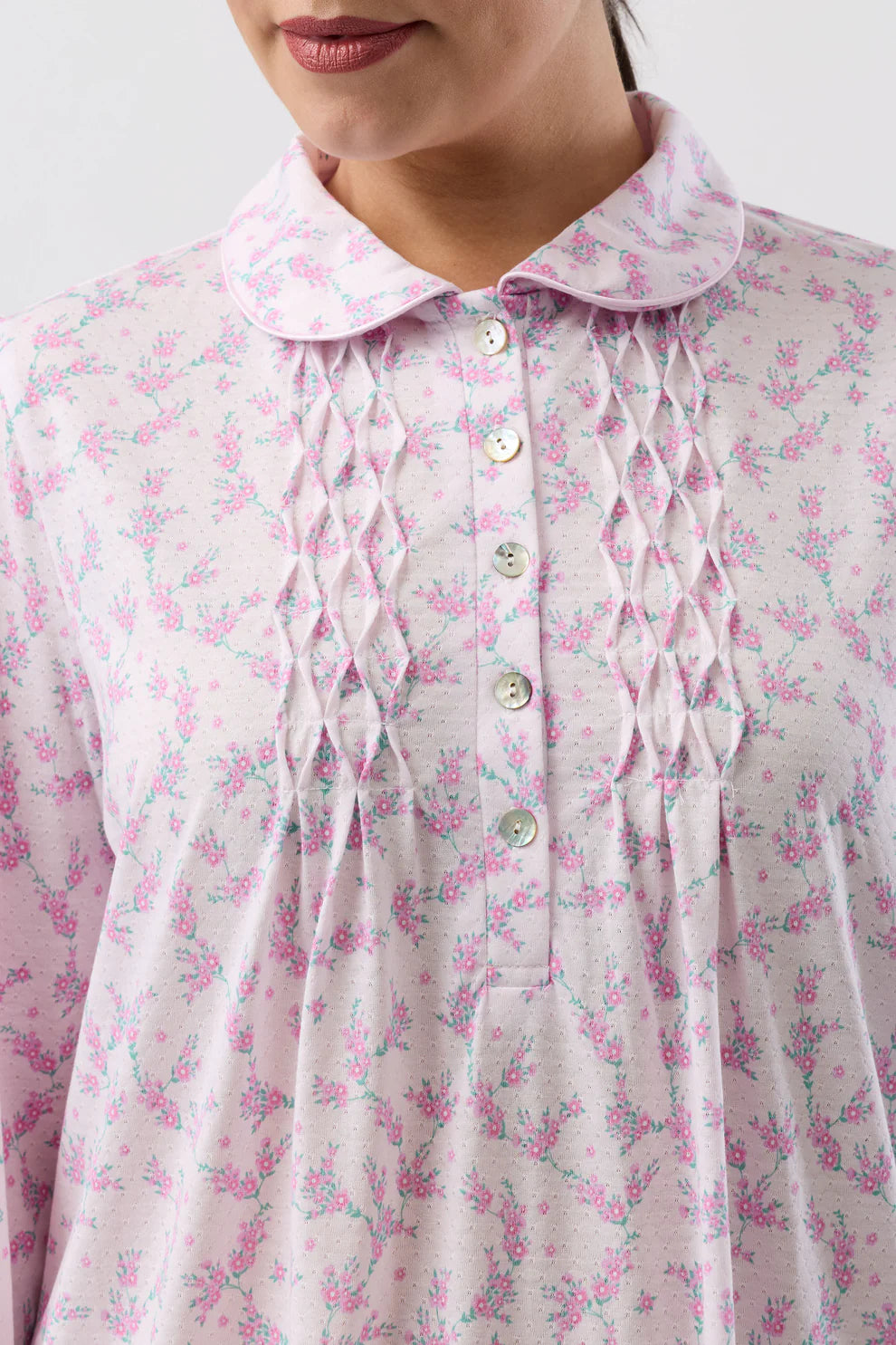 Pink jasmine sleepwear collar by Schranke, comfortable and stylish sleepwear with a delicate floral design.