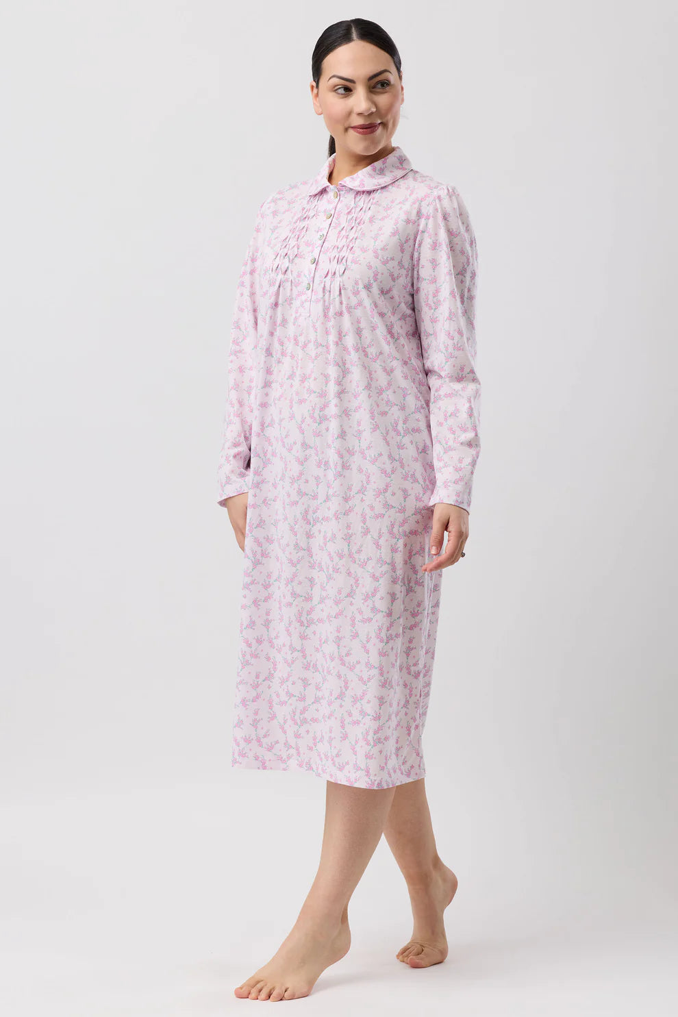 Pink jasmine sleepwear collar from Schranke, featuring a comfortable and stylish design for nighttime comfort.