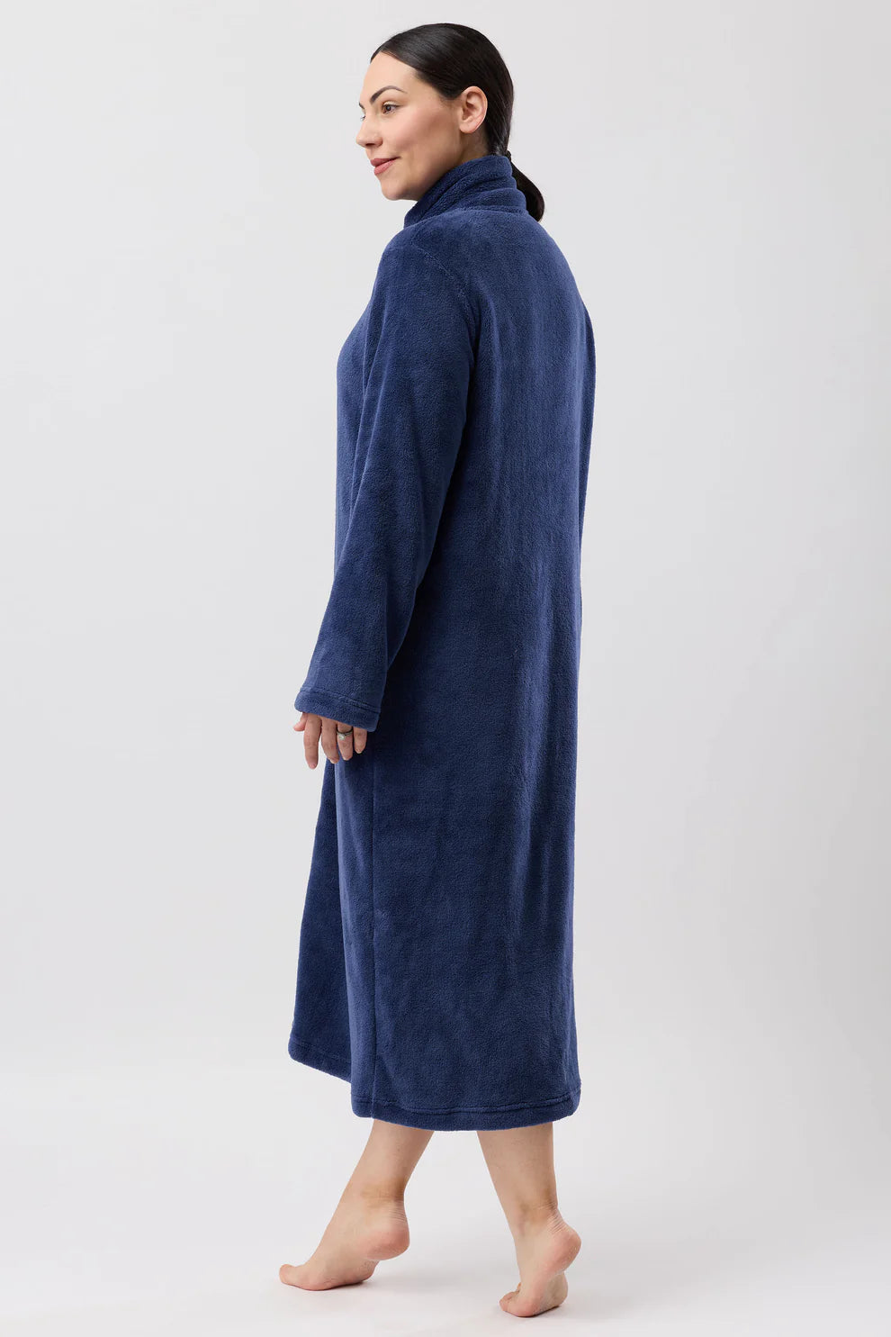 Navy fleece zip dressing gown from Schranks mid-length sleepwear collection, featuring a cozy hood and front zipper.