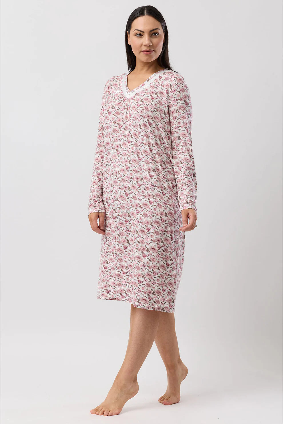 YUU Bloom long sleeve nightie in Bordeaux color, soft sleepwear with a comfortable fit and floral pattern, long sleeves and V-neck.