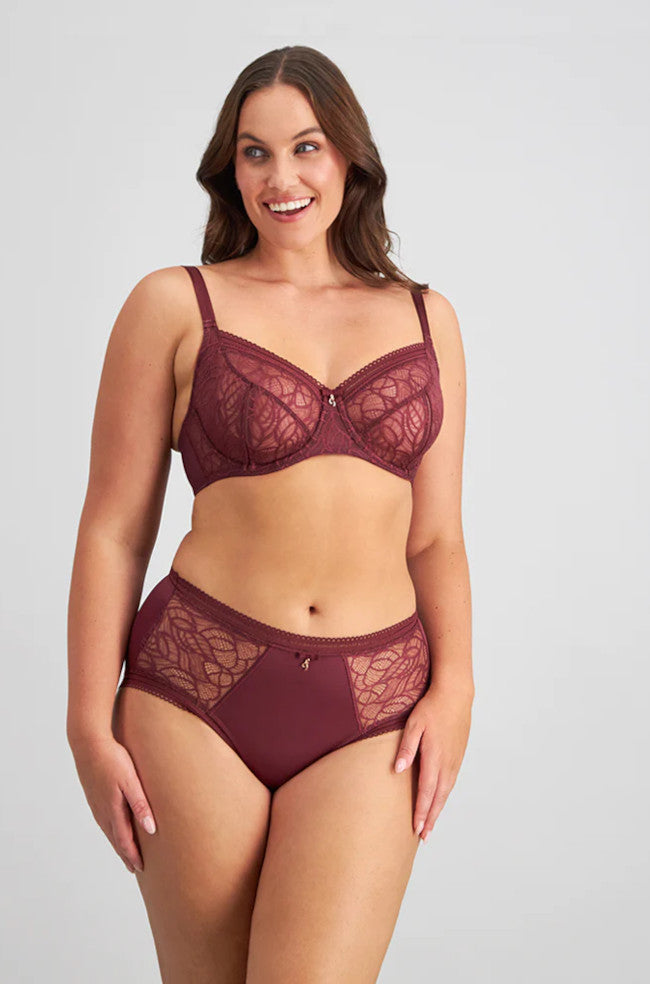 Windsor Wine underwire bra in size 18D by Fayreform, featuring delicate lace detailing.