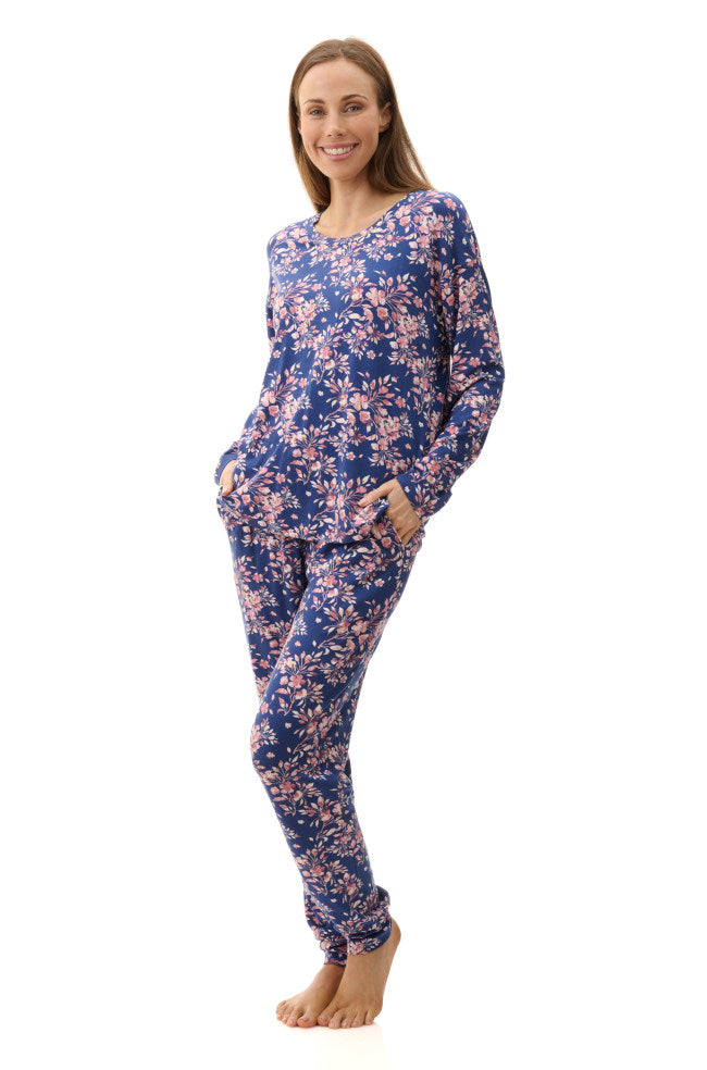 Fleur Royal viscose pajama set by GIVONI, featuring cuffed-hem ski pants and matching top, available in size L and 2L.