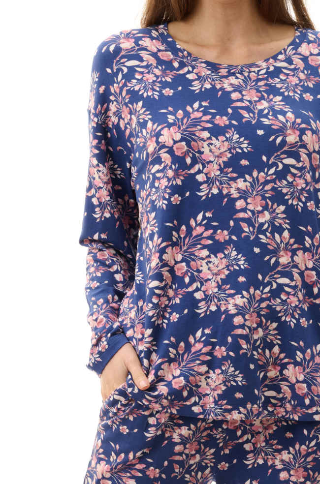 Fleur Royal viscose pajama set by Givoni featuring cuffed hem ski pants and matching top in size L/2L.