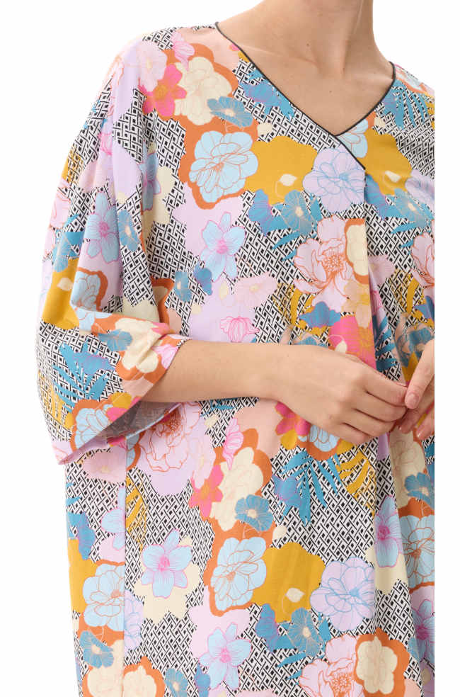 Givoni Maggie ¾ Sleeve Kaftan sleepwear in vibrant multi-color fabric, available in size 2XL.