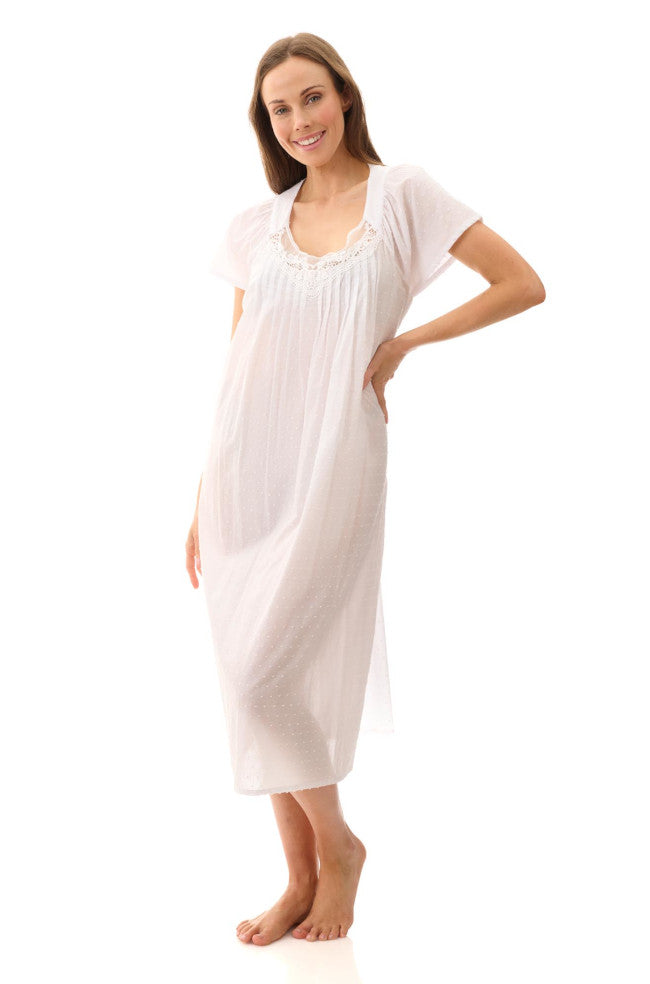 White mid-length cotton nightgown with pleated lace details, size XL by Givoni.