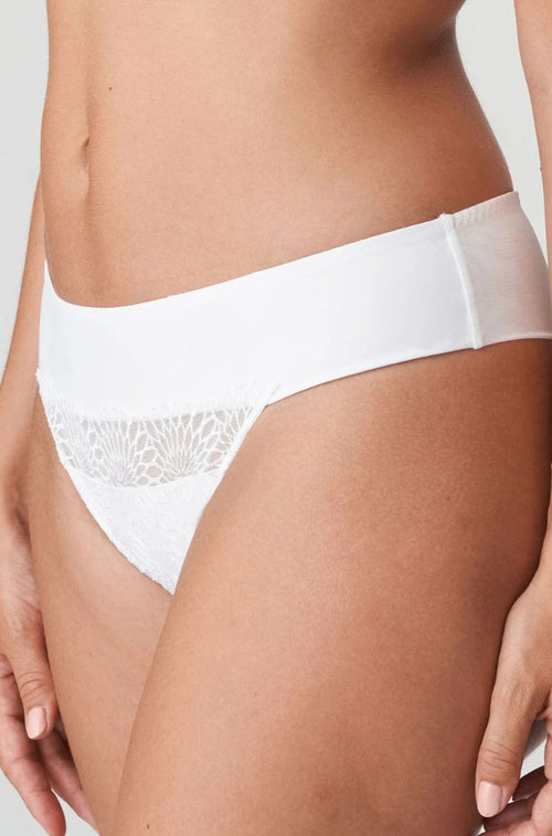 White seamless thongs from Primadonna, featuring a smooth finish and available in sizes M, L, and 2L.