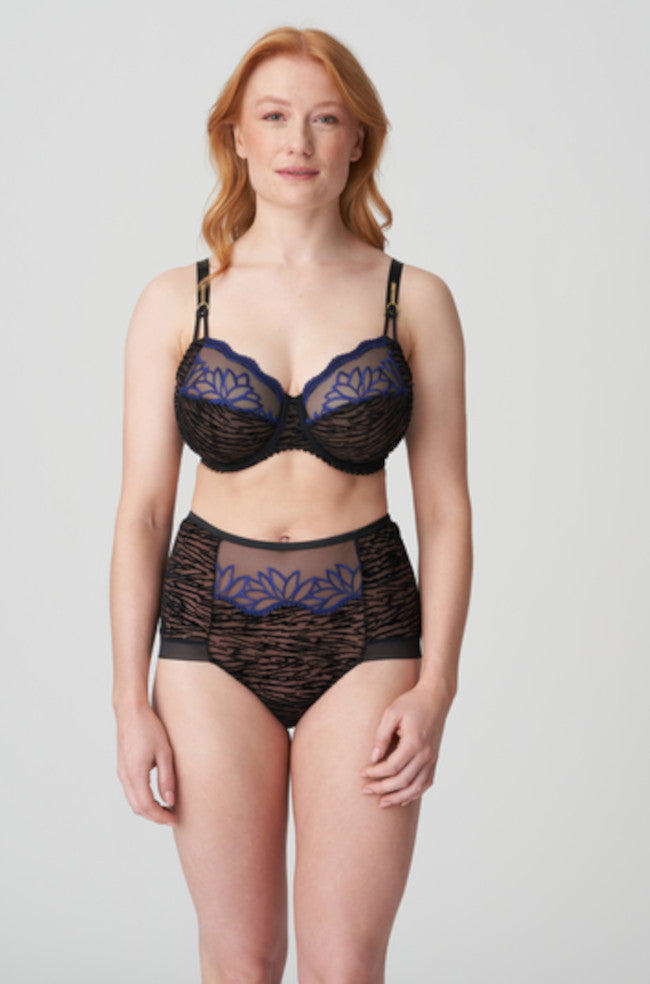 Primadonna Cheyney Sultry black hot pants with lace detail, size L, stylish women's underwear with elegant lace accents.