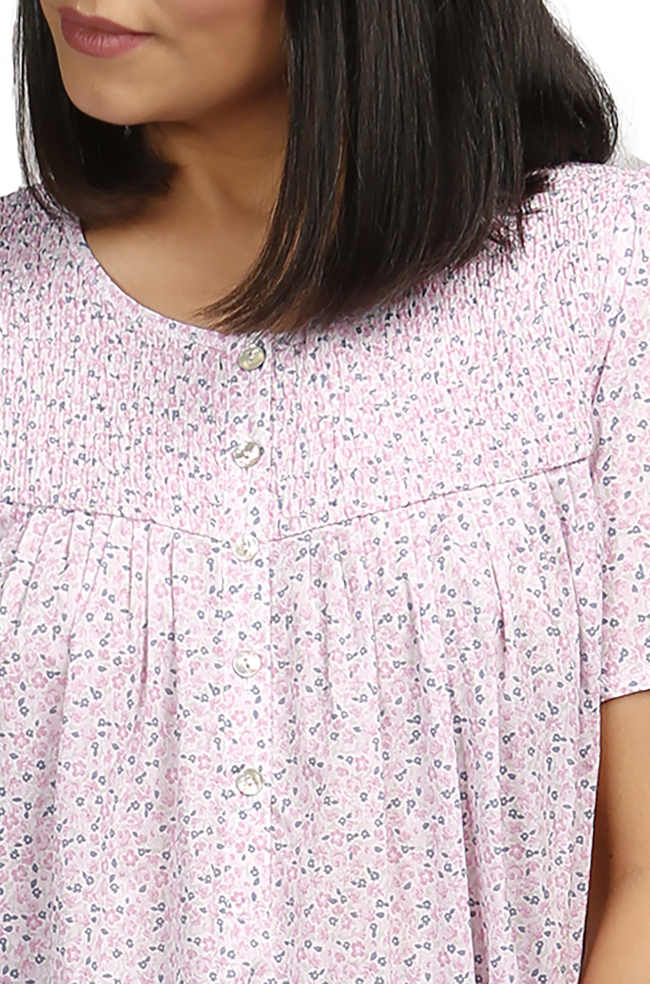 Pink button-front nightie with short sleeves and ditsy floral print, made of breathable cotton by SCHRANK.