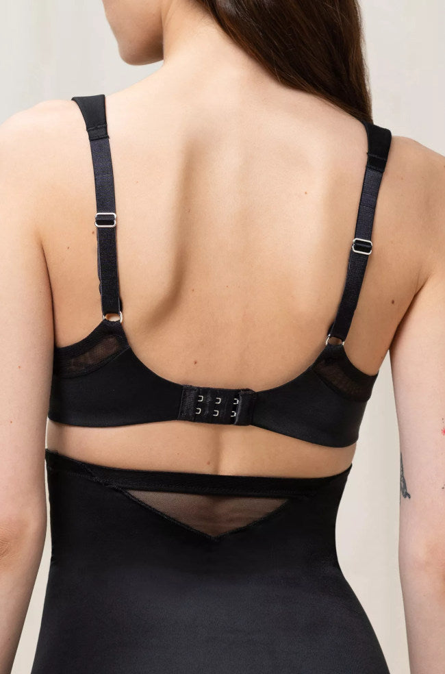 Black Triumph True Shape Sensation Minimiser UW Bra in larger cup sizes with smooth fabric and adjustable straps.