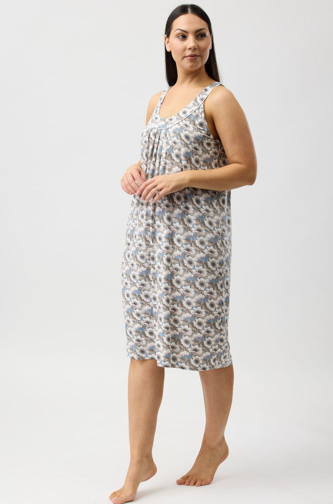Sand-colored sleeveless nightie from YUU, available in size 2L, made for comfortable sleepwear.