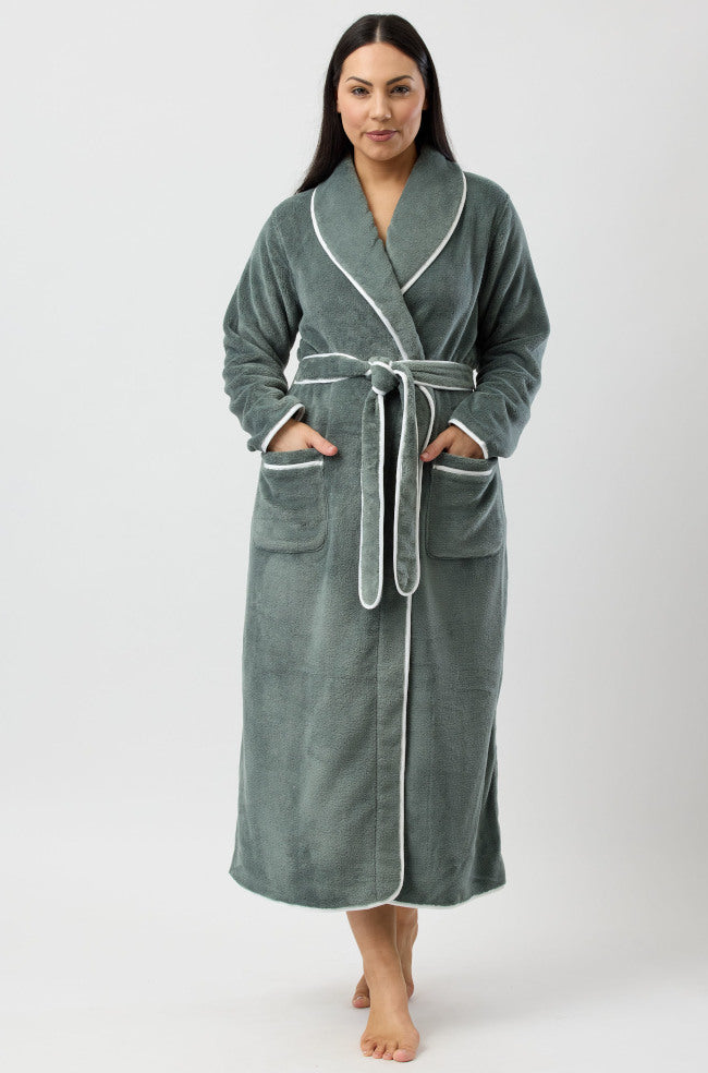 Olive green dressing gown in size XL by YUU, featuring a soft wrap design for cozy comfort.