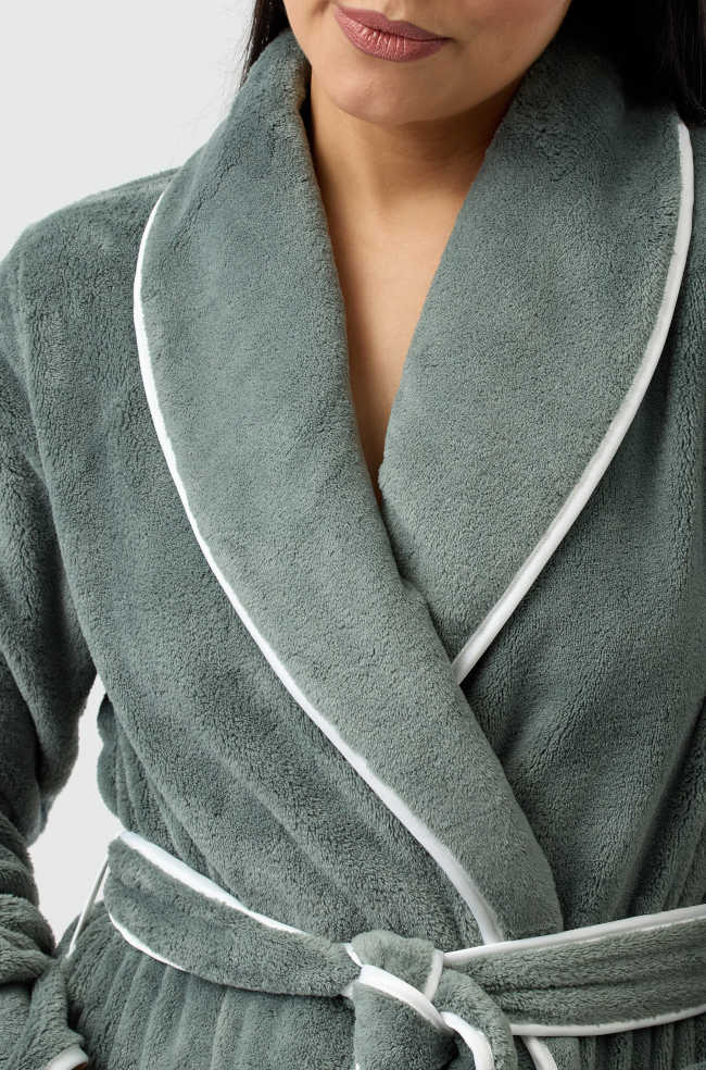 Olive green dressing gown from YUU, XL size, featuring a wrap design, perfect for sleepwear and self-care days.