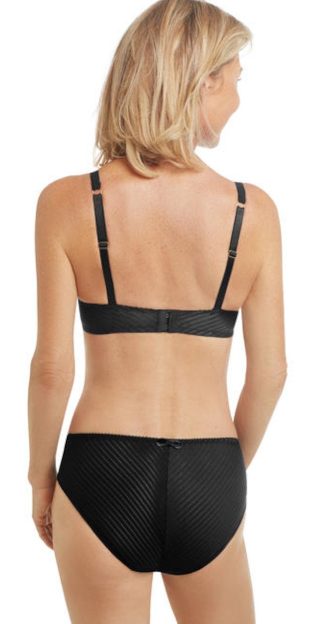 Black Amoena Karolina wirefree mastectomy bra with supportive cups and adjustable straps, designed for comfort and natural shape.