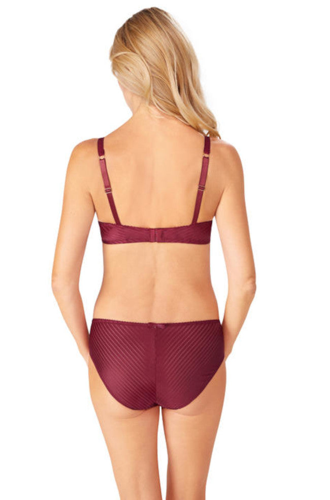 Red and nude Karolina brief underwear by Amoena, size 18, featuring comfortable fabric and classic design.