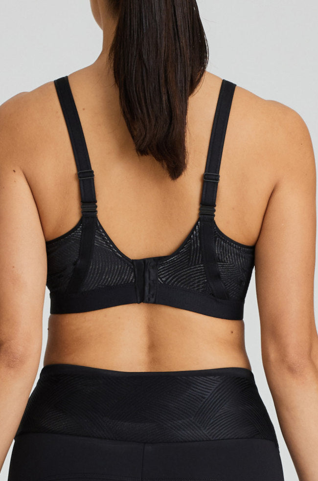 Black UW sports bra by Primadonna designed for larger cup sizes, featuring adjustable straps and a comfortable fit.