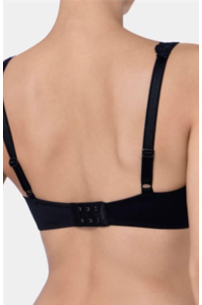 Triumph Amourette Charm black lace padded bra, size 10C, featuring delicate lace and adjustable straps.